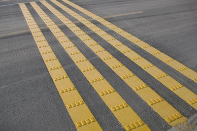 黃底振蕩標(biāo)線