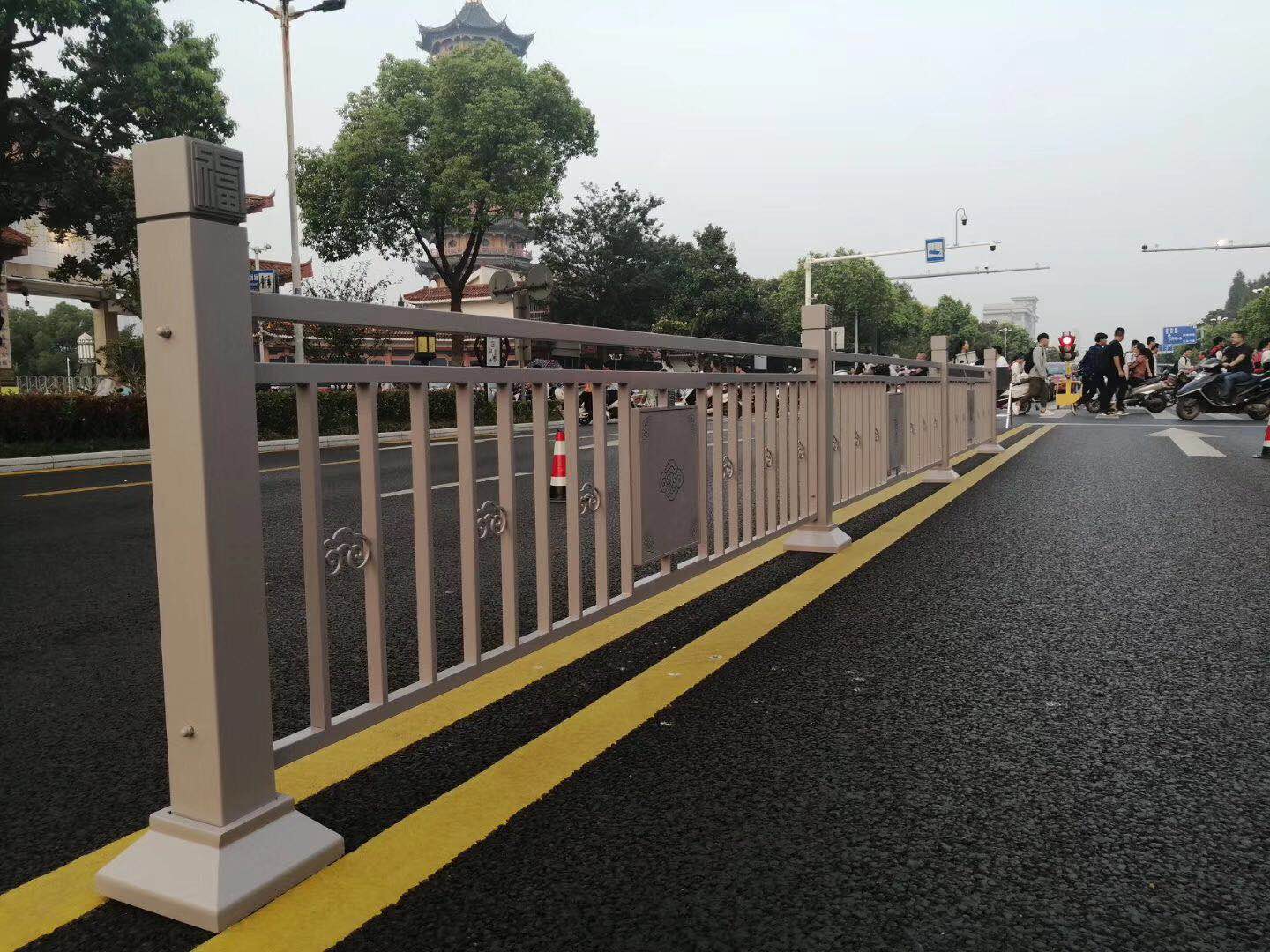 海南道路中心隔離護欄 提升交通安全的市政設(shè)施